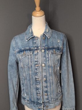 NWT Old Navy Light Blue Denim Jacket Size Small